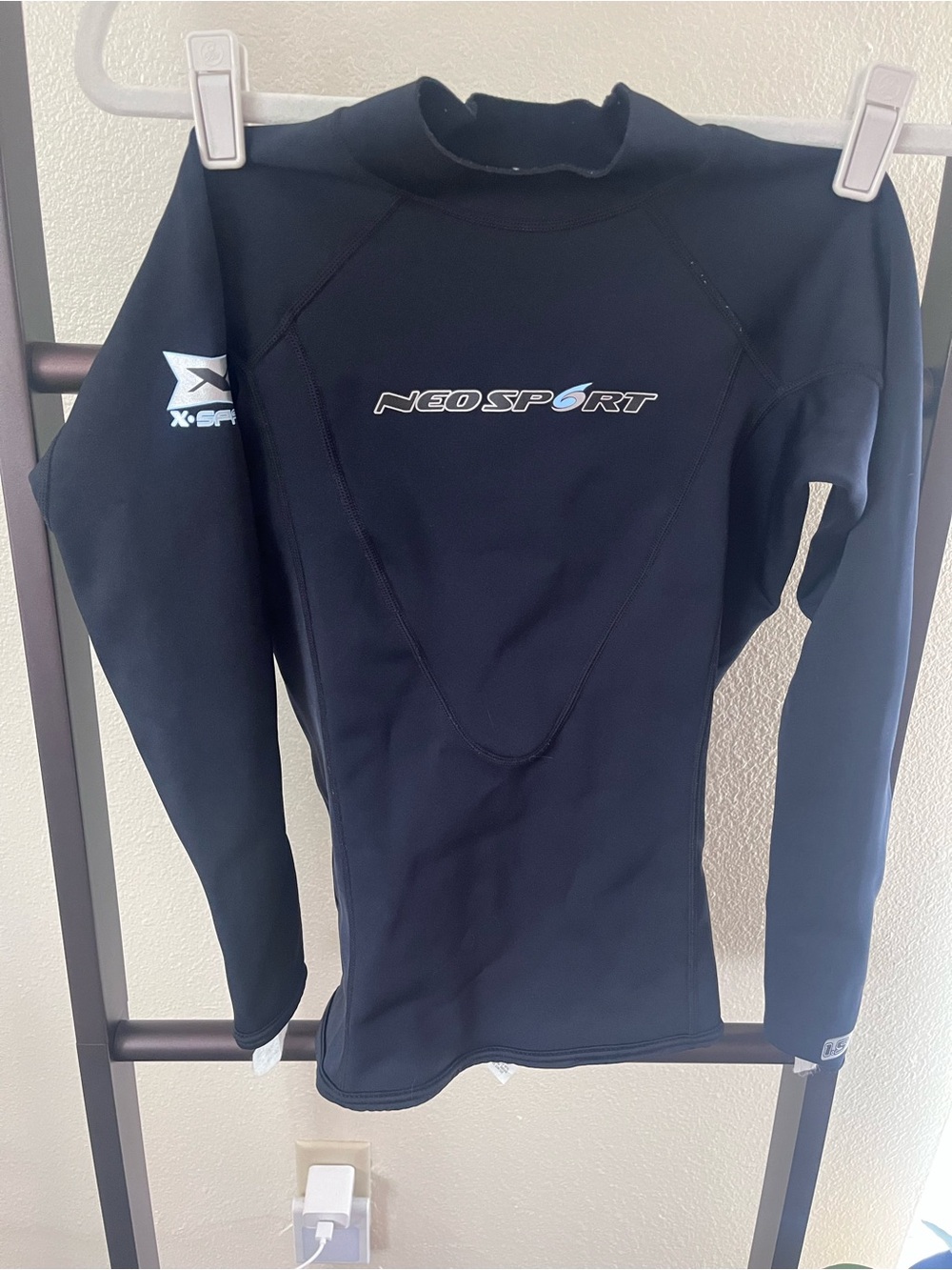 NeoSport Women's Black Long-Sleeve Rash Guard